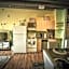 2 Full Beds, Rogers Place Downtown Central, Memorable 1 Bedroom Condo