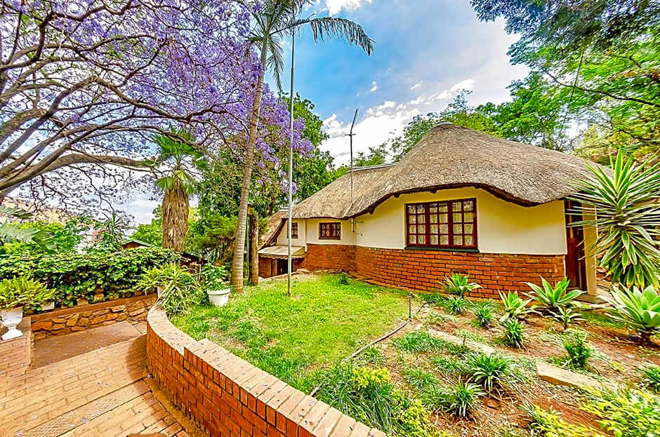 Amper Bo Guest House