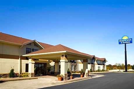 Days Inn & Suites by Wyndham Commerce