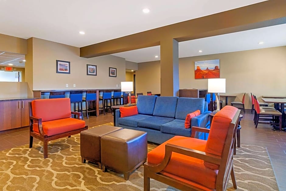 Comfort Inn & Suites Page at Lake Powell