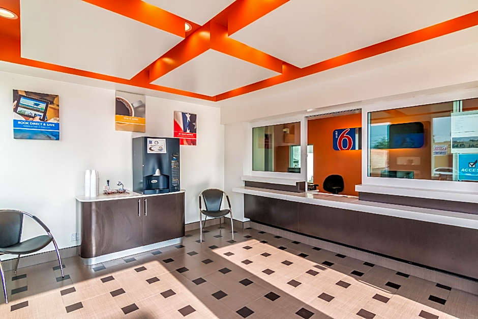 Motel 6 Bell Gardens