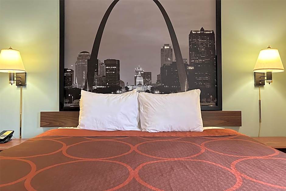 Super 8 by Wyndham Staunton