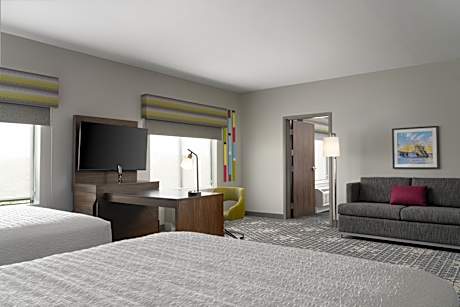 2 Queens/ 1 King Two Room Suite