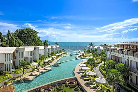 Vannee Golden Sands Beachfront Resort 