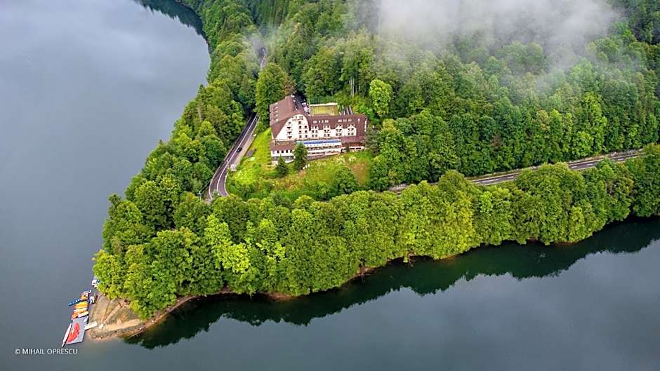 Hotel Valea cu Pesti
