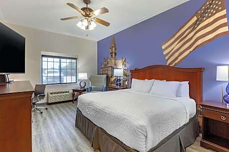 1 King Bed, Nonsmoking
