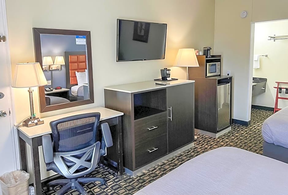 Quality Inn Airport - Cruise Port