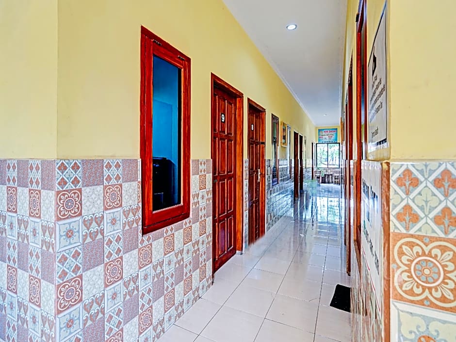 OYO 90234 Dhoho Family Guest House