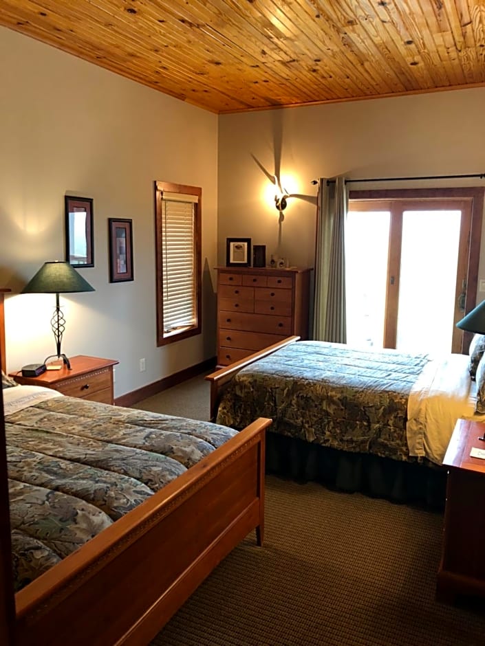 Comstock Premier Lodge LLC
