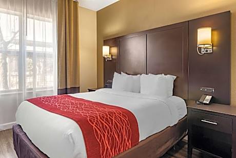 Queen Suite - Accessible/Non-Smoking