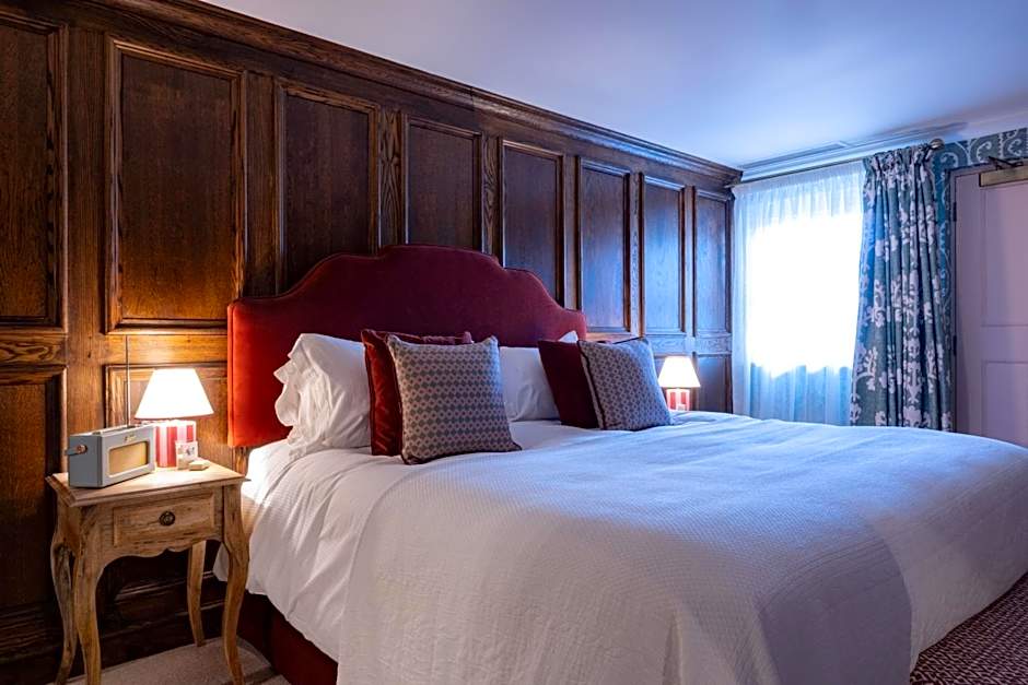 The White Hart - A Heartwood Inn