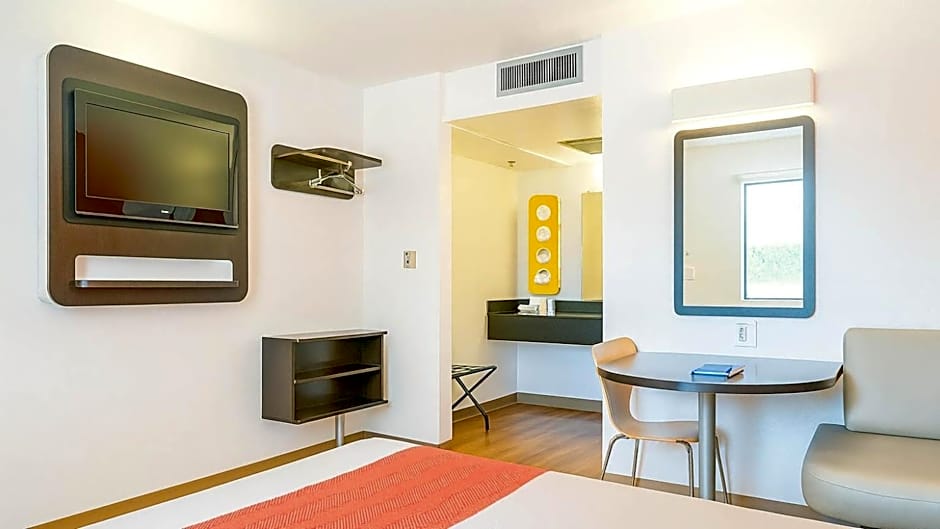 Motel 6-Carlsbad, CA Beach