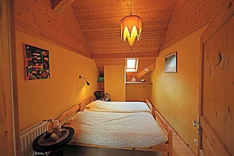 Standard Twin Room with Shared Bathroom