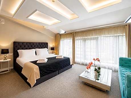 Studio with Tsarevets View - Free Spa Access