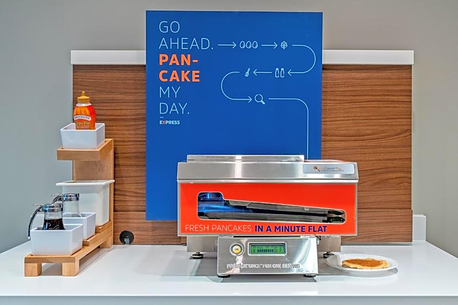 Holiday Inn Express Hotel & Suites Woodbridge By IHG