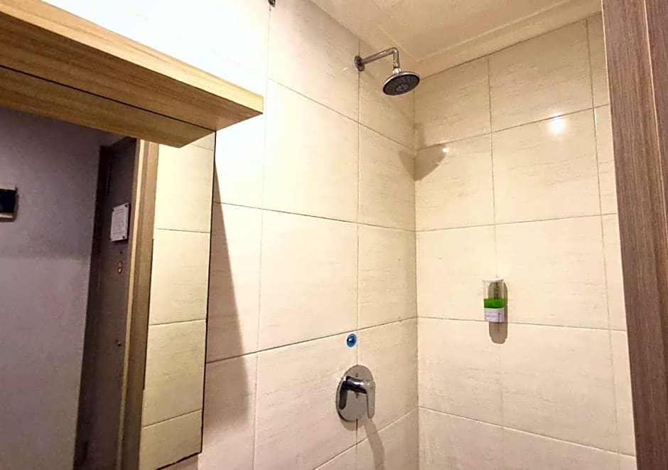 Central Front One Inn Jakarta Airport