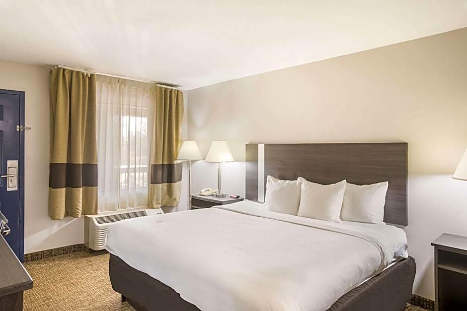 Clarion Pointe Forsyth I-75