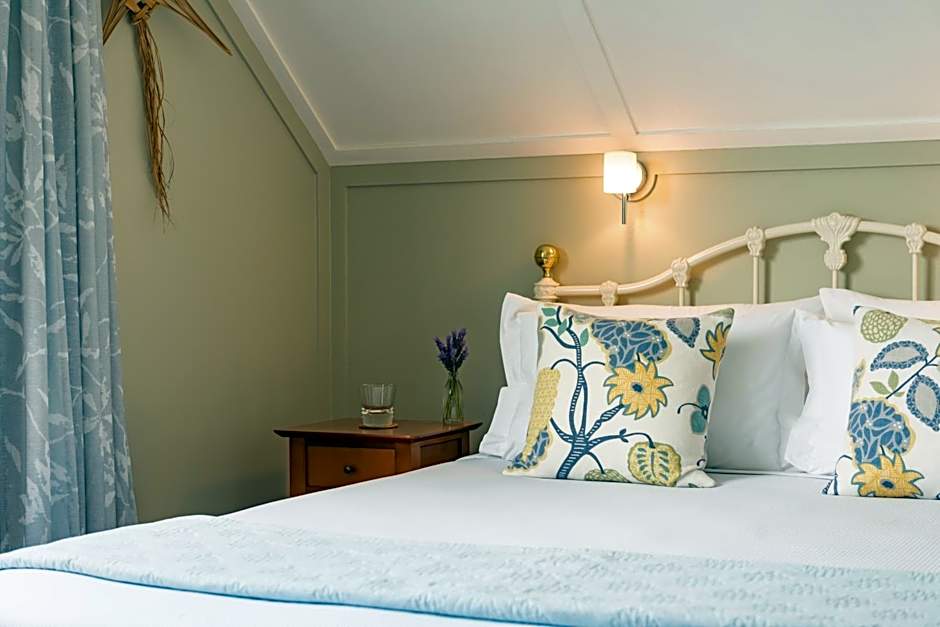 Arcadia Lodge Russell