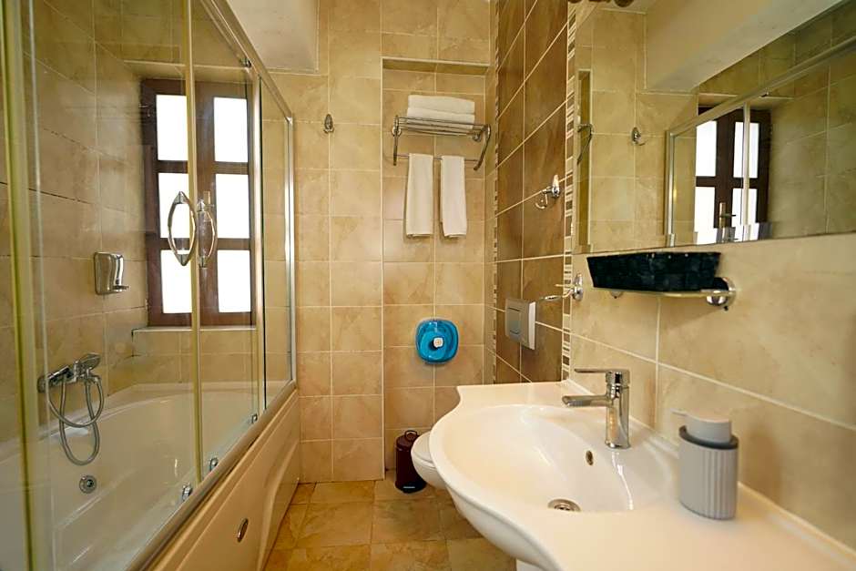 Cicerone Lodge Hotel