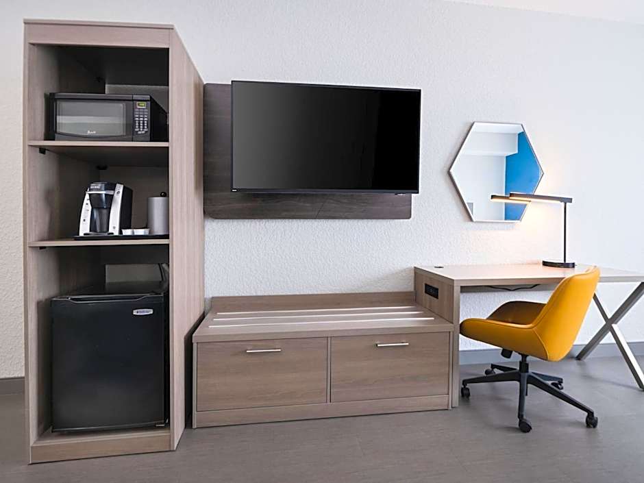 Holiday Inn Express & Suites Lakeland North - I-4 By IHG