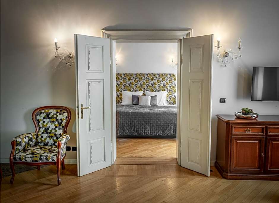 Chateau 9 Apartments by Adrez