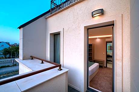 One-Bedroom Apartment with Balcony