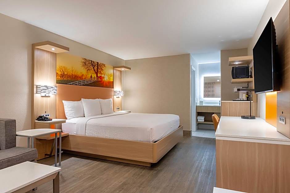 Days Inn by Wyndham Granbury