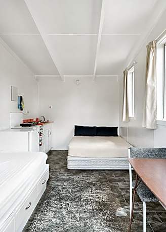 Economy Triple Room with Shared Bathroom - Kitchen #5