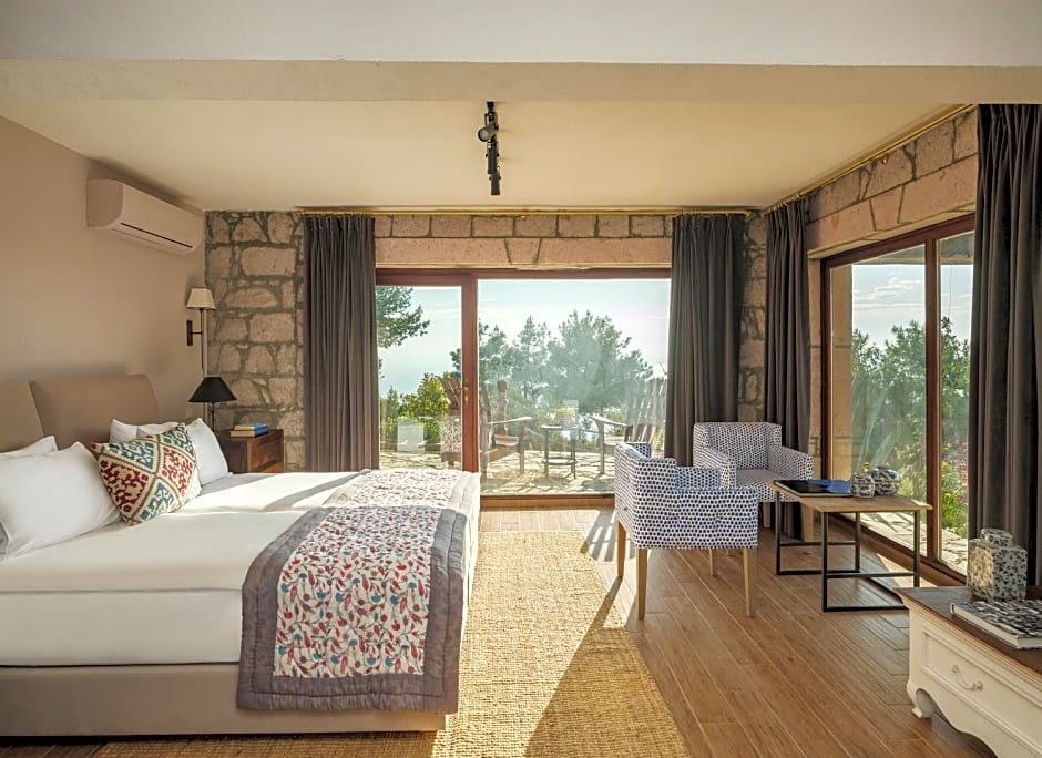 Photo 1 of 3 of Deluxe, Sea View