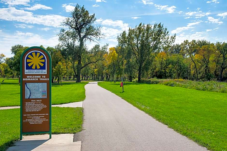 Holiday Inn Express Hotel & Suites Bismarck By IHG