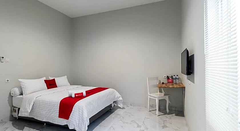 RedDoorz Plus near RS USU Medan 2
