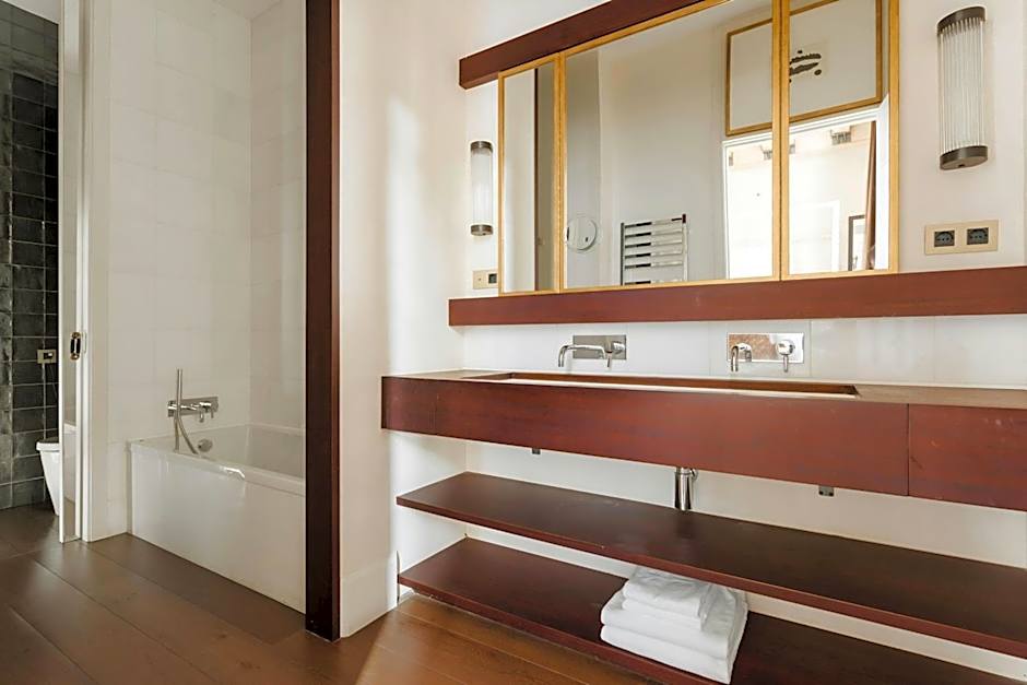 DO Plaça Reial powered by Sonder