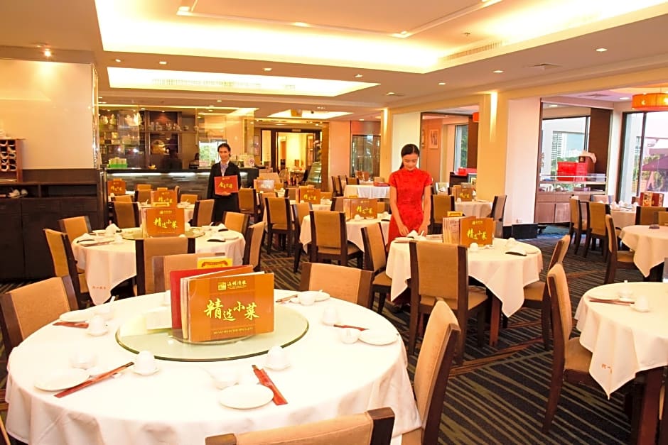 Ramada Plaza by Wyndham Bangkok Menam Riverside