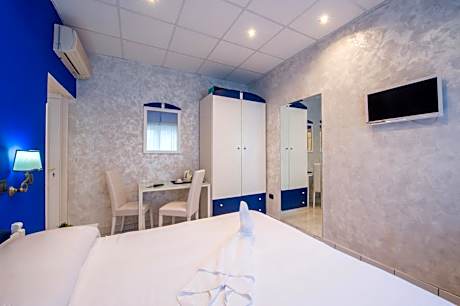 Twin Room with Private Bathroom