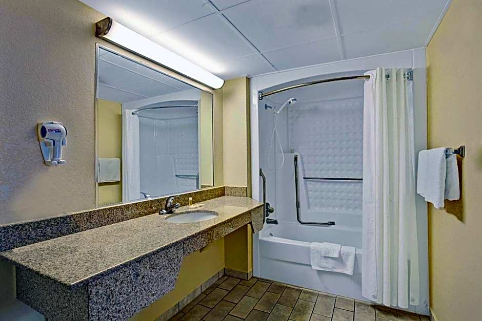 Days Inn by Wyndham Clarksville TN