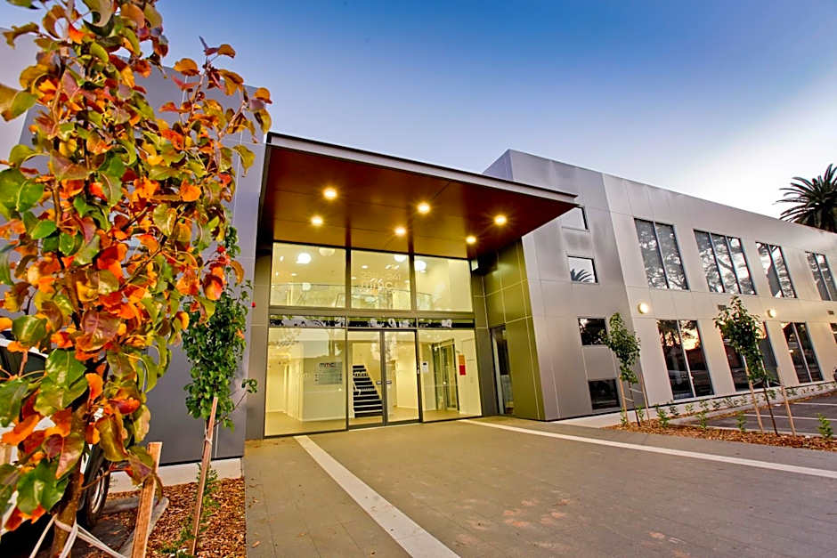 Indulge Apartments - Ontario