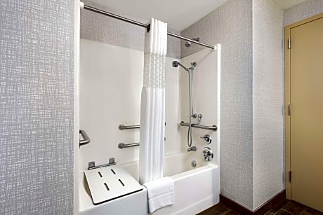 King Room with Accessible Tub - Mobility and Hearing Access/Non-Smoking