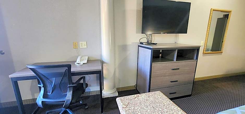 Regency Inn & Suites By Capital O Houston IAH Airport