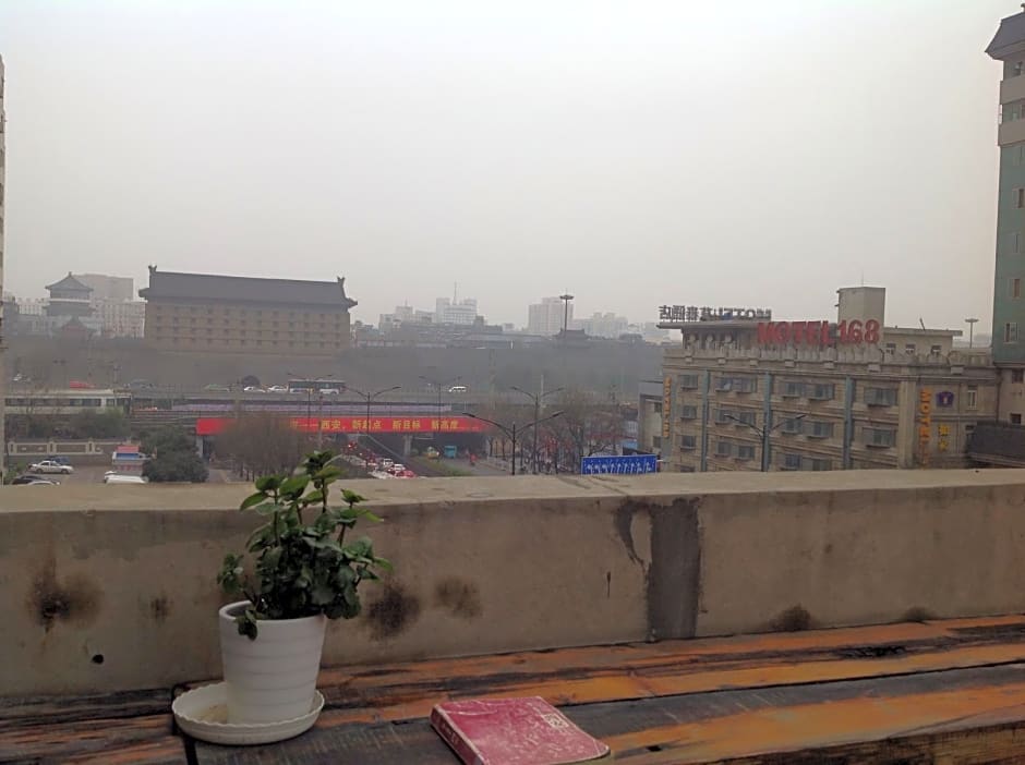 Xi'An Busy Hotel Bell Tower City Wall