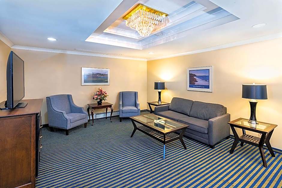 Quality Inn & Suites Garden Of The Gulf