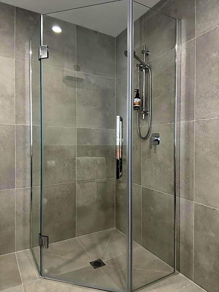 Baycourt Lakefront Motel