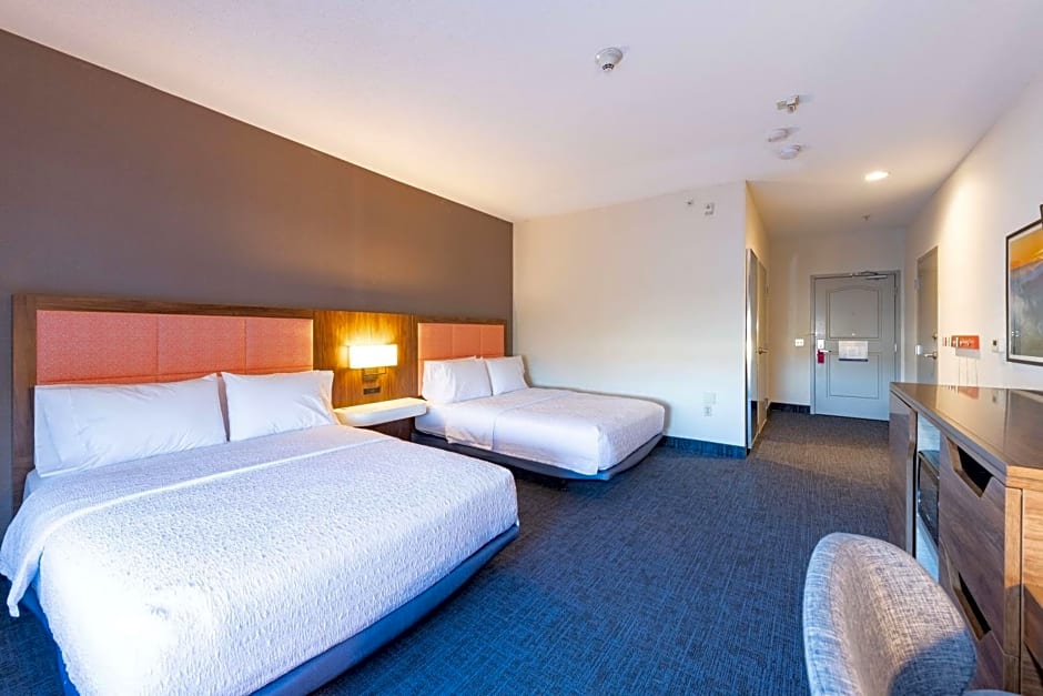 Hampton Inn By Hilton & Suites Pittsburg