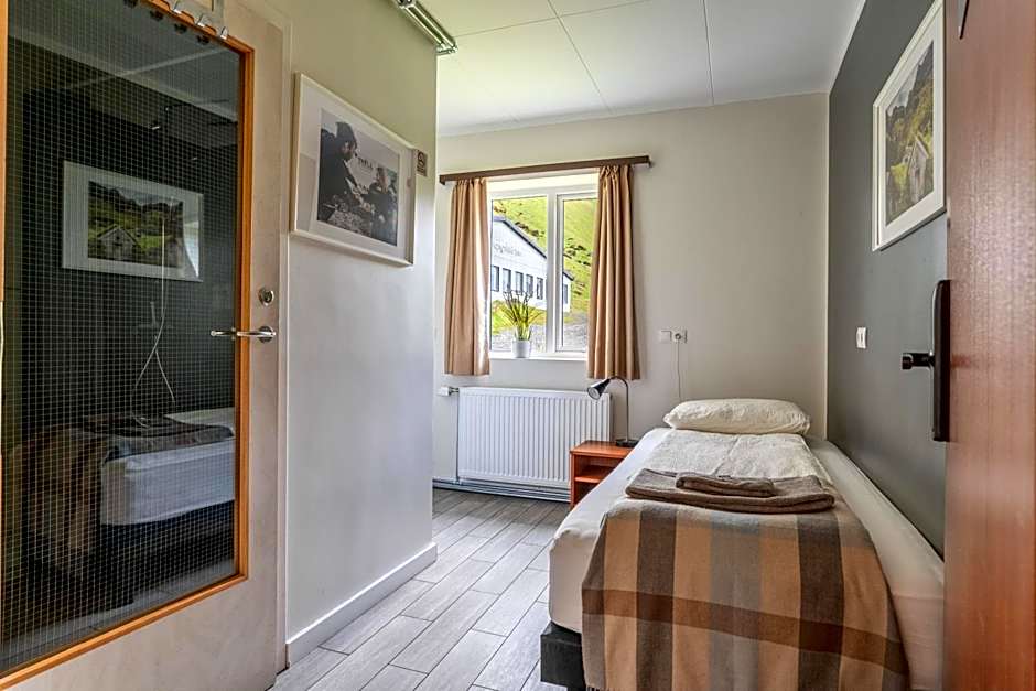 Drangshlid Hotel by Tröll