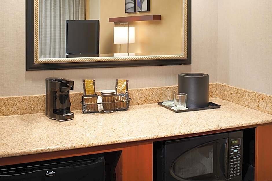 Courtyard By Marriott Detroit Warren