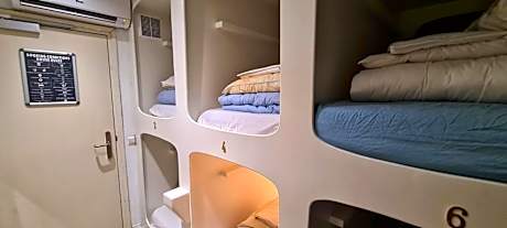 Bed in 6-Bed Mixed Dormitory Room