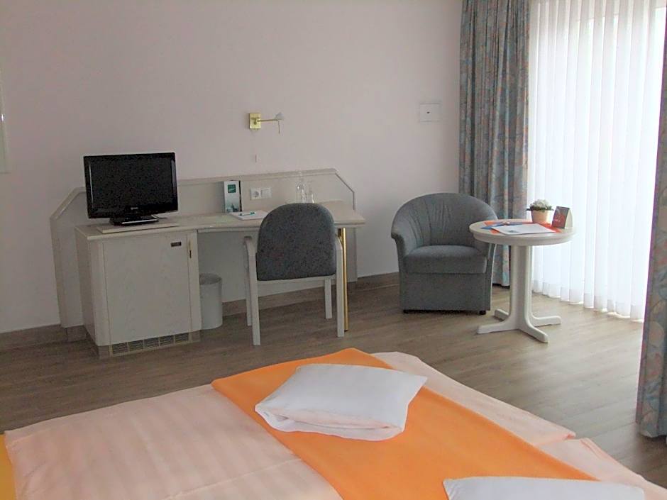 Photo 1 of 4 of Double Room