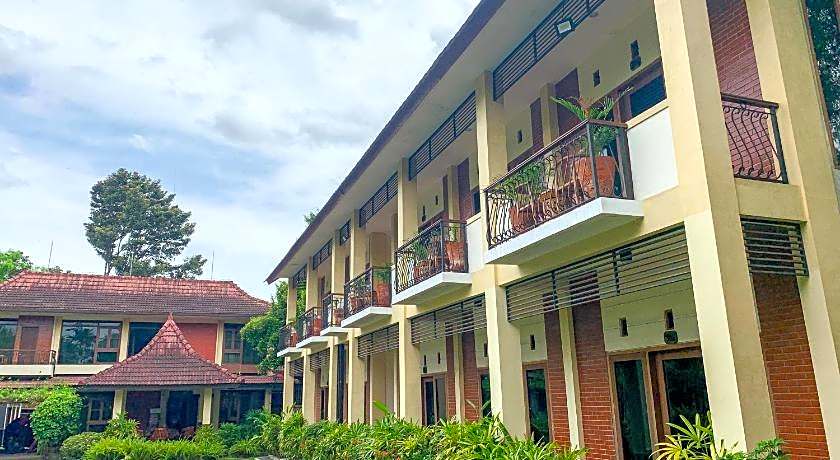 OYO 261 Sasono Putro Guest House