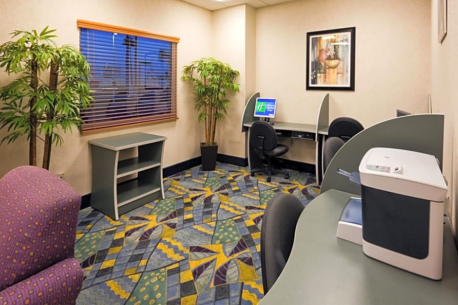 Holiday Inn Express & Suites Toluca Zona Aeropuerto By IHG