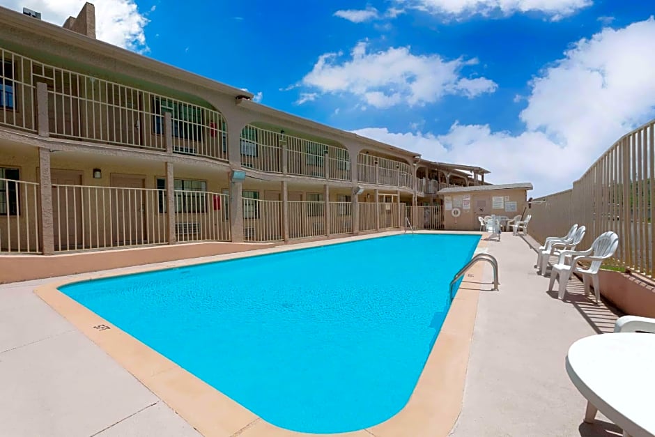 Days Inn by Wyndham Downtown-Nashville West Trinity Lane