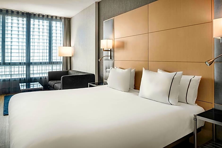 AC Hotel by Marriott Victoria Suites